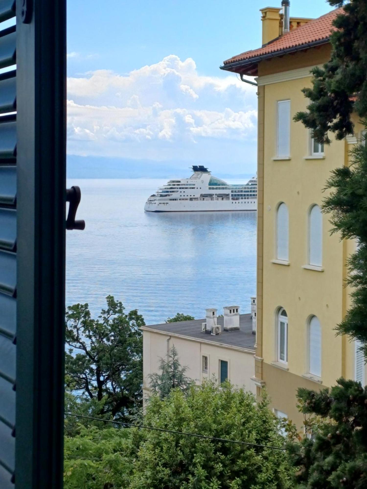 Apartment Zdenka - 100 M From The Beach Opatija Exterior photo