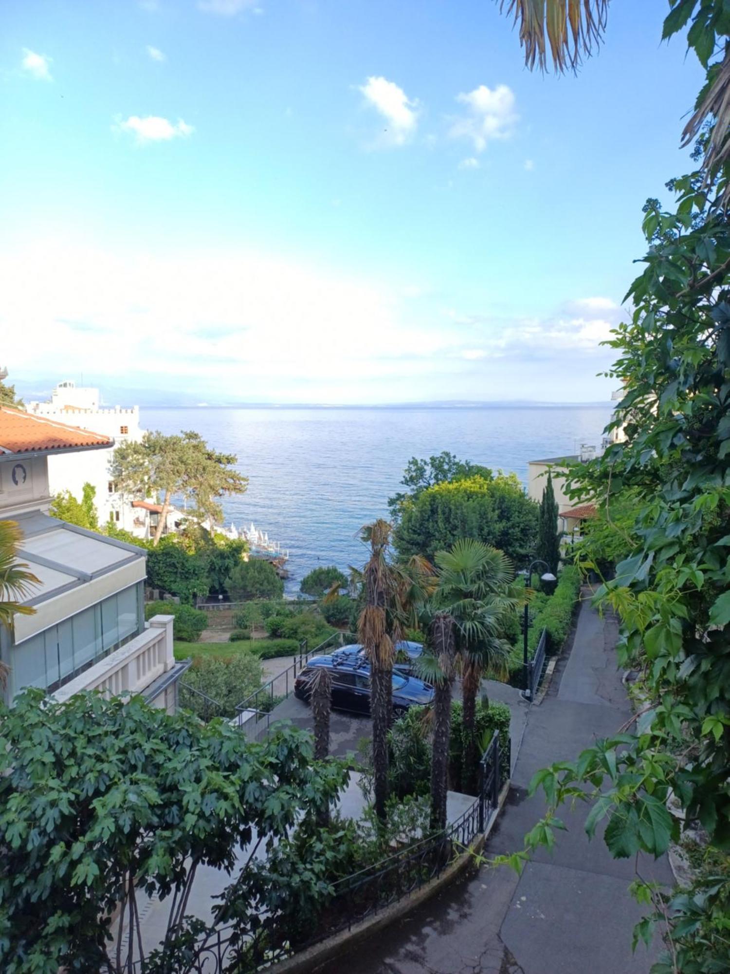 Apartment Zdenka - 100 M From The Beach Opatija Exterior photo